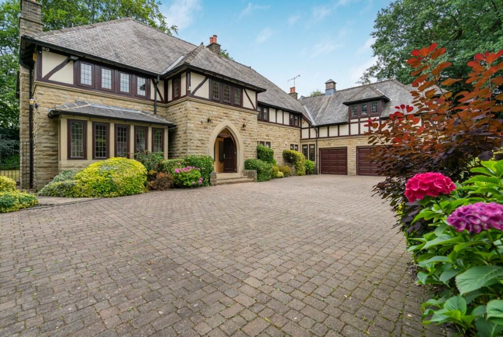 5 Bedroom Detached Residence