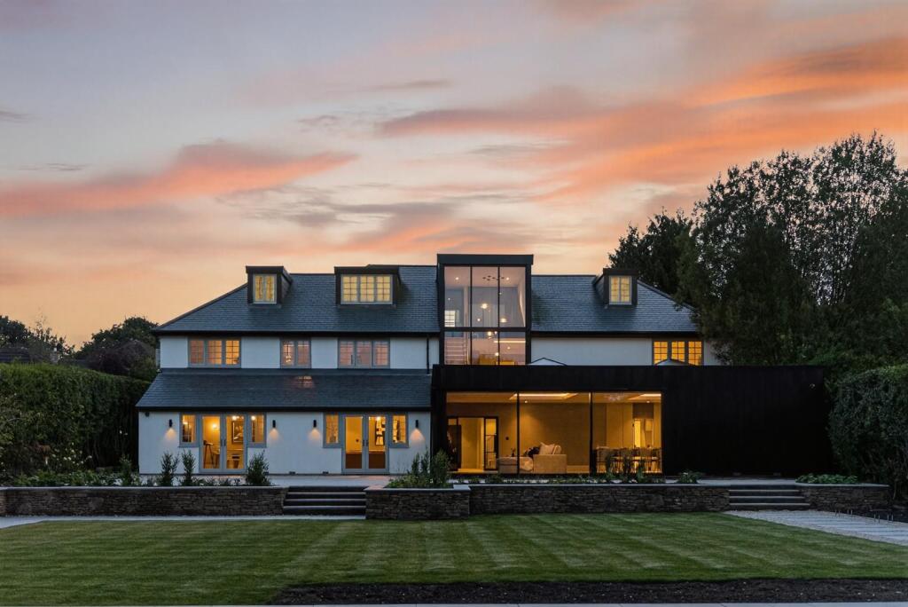 8 Bedroom Luxury House